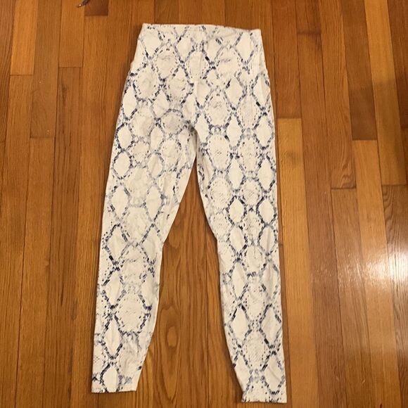 Varley EUC white/gray snakeskin print leggings Size Small - Picture 2 of 6